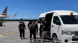 El reguetonero Anuel, expareja de Karol G, arribó a Cozumel