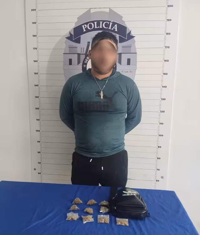 El detenido por traer marihuana en una cangurera en Cancún, enfrentará cargos por el delito de posesión de drogas