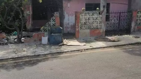 La vivienda señalada por vecinos se ubica en la calle Juan Escutia de la colonia Barrio Bravo en Chetumal La vivienda señalada por vecinos se ubica en la calle Juan Escutia de la colonia Barrio Bravo en Chetumal
