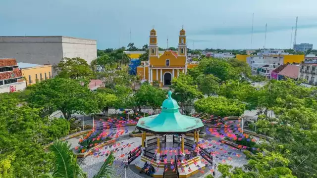 Sector privado y gobierno acuerdan trabajar juntos por el desarrollo turístico de la isla