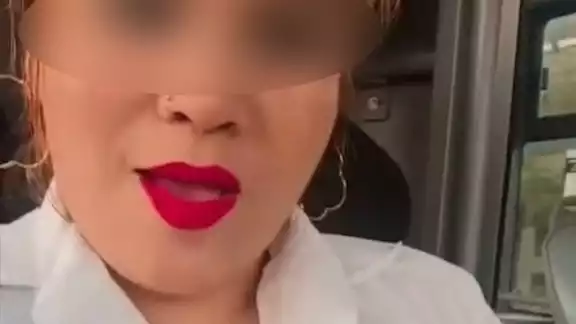 La conductora deberá asistir a una serie de charlas La conductora deberá asistir a una serie de charlas