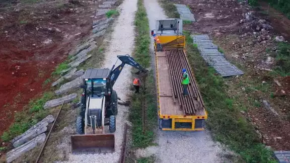 Carso está colaborando con 10 empresas subcontratistas para avanzar en la obra del Tren maya Carso está colaborando con 10 empresas subcontratistas para avanzar en la obra del Tren maya