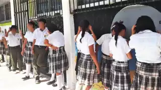 Denuncian a maestro de secundaria de Peto por presunto acoso a las alumnas