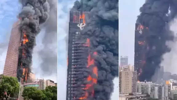 Las llamas de un incendio arrasaron este viernes 16 de septiembre un rascacielos de 218 metros de altura en la ciudad china de Changsha Las llamas de un incendio arrasaron este viernes 16 de septiembre un rascacielos de 218 metros de altura en la ciudad china de Changsha