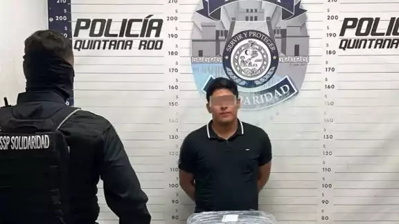 Al parecer rompió el vidrio de una camioneta sobre la calle 4 Bis