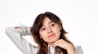 Liza Báez, la creadora que encontró el humor en la vida diaria y conquistó internet