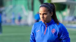 Vanessa Córdoba, jugadora femenil, compartió a una niña de Mérida jugando futbol