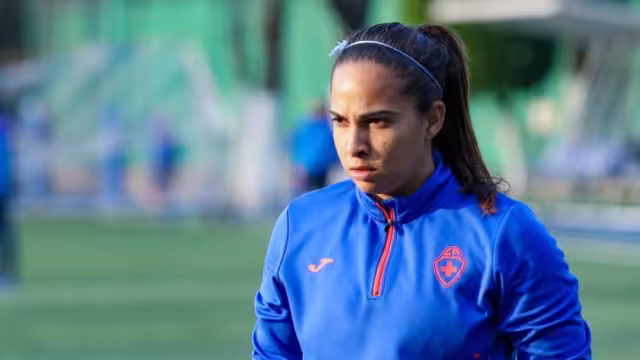 Vanessa Córdoba, jugadora femenil, compartió a una niña de Mérida jugando futbol