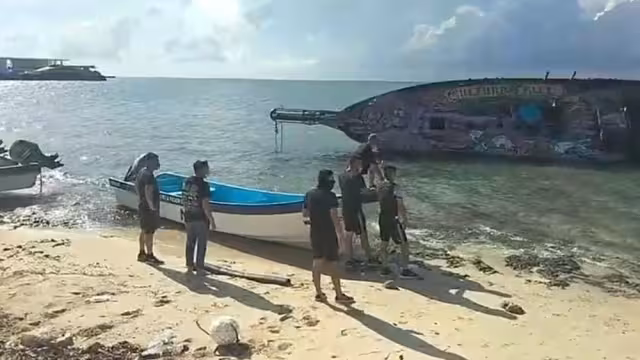 La embarcación debió llegar a las6 de la tarde del domingo