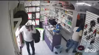 Sujetos asaltan veterinaria en la SM 220 de Cancún; delito quedó captado en video
