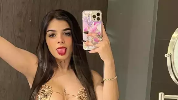Karely Ruiz recientemente se encuentra en el ojo del huracán al filtrarse un video íntimo de ella con un fan. Karely Ruiz recientemente se encuentra en el ojo del huracán al filtrarse un video íntimo de ella con un fan.
