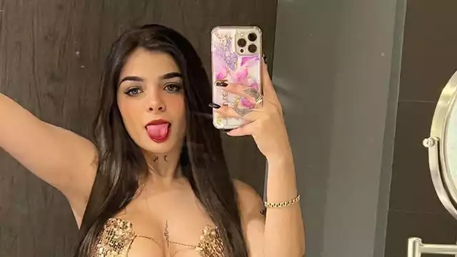 Karely Ruiz dejó la escuela por el dinero, según afirma