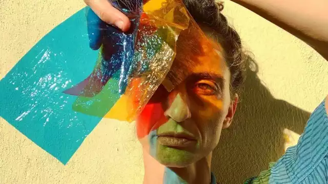 Los colores se convierten en una manera de aproximarse al mundo, vasto e impreciso