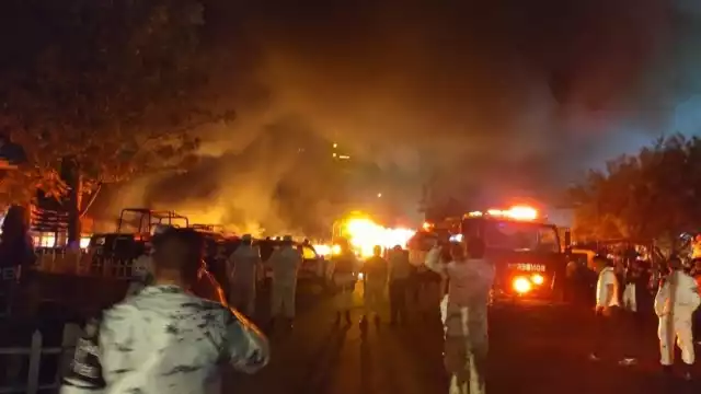 El fuerte incendio reportado en las instalaciones de la Guardia Nacional en la CDMX fue atendido por bomberos