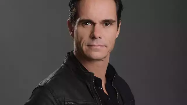 Tony Dalton en México es recordado por sus personajes en 'Rebelde' y la película Matando Cabos'