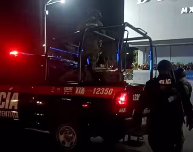 Policías atendieron el llamado de emergencia y trasladaron al detenido.