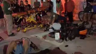 Encontronazo de dos motocicletas deja tres lesionados en la avenida 20 de noviembre en Cancún