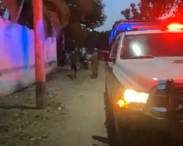 Elementos policiacos y del DIF llegaron al lugar de los hechos.