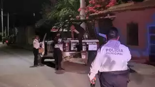 Los niños fueron trasladados al hospital en una ambulancia de la Cruz Roja