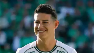 James Rodríguez recibe lujosa camioneta tras llegada a León