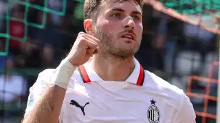 ¡Santi Giménez seguirá en el Milan! Agente del atacante mexicano confirmó su continuidad 