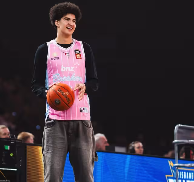 El joven mide poco más de dos metros