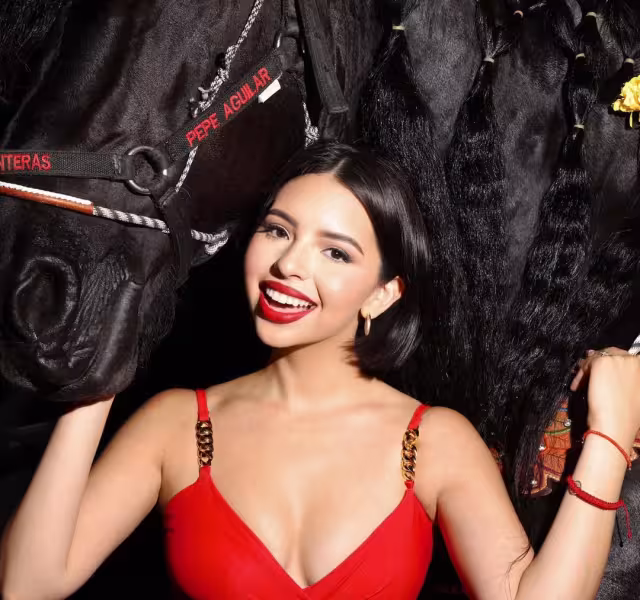 Ángela Aguilar aceptó cantarle a la Virgen