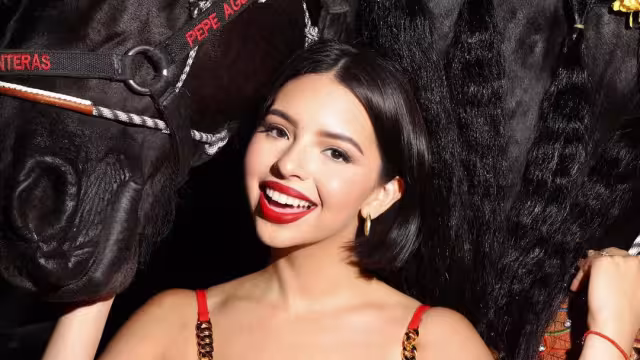 Ángela Aguilar aceptó cantarle a la Virgen