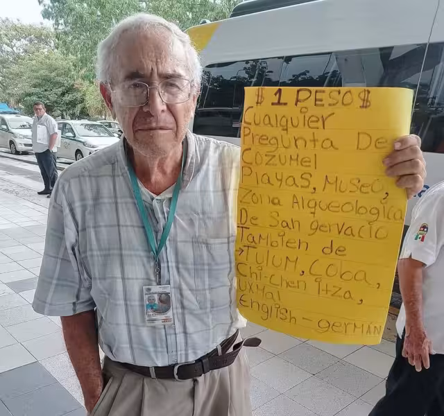 Don Alfonso usa sus habilidades en los idiomas y en el turismo para ayudar