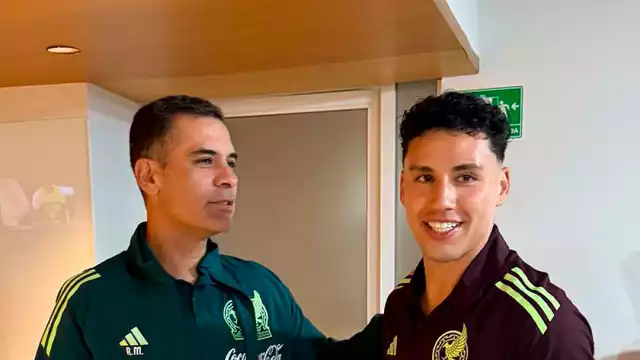 La concentración Tricolor ha comenzado