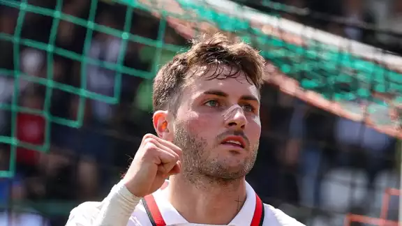 Santi Giménez pone un alto