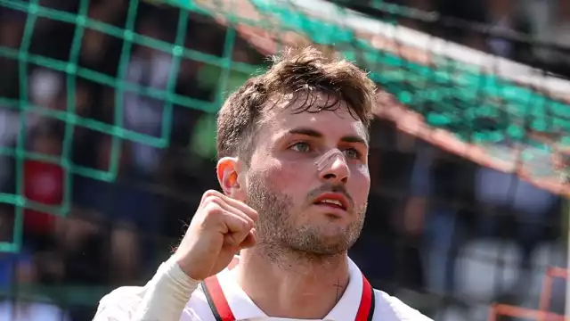 Santi Giménez pone un alto