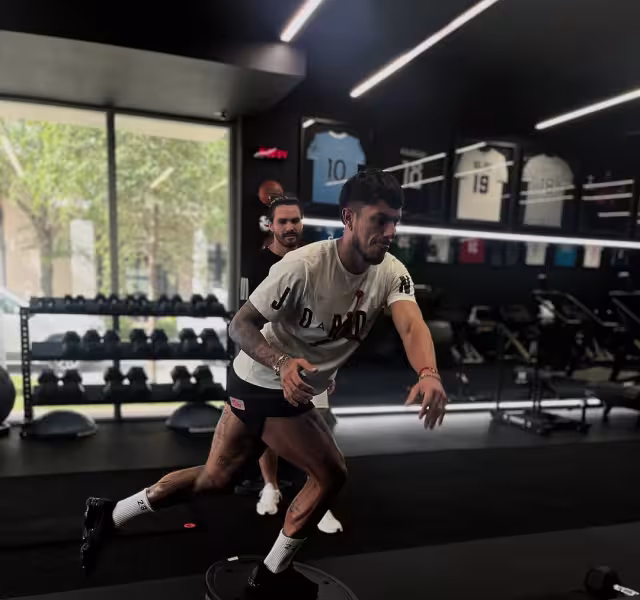 Salcedo inició con el pie izquierdo en Rayados