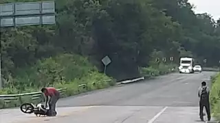 El hombre quedó con dos dedos de la mano izquierdo colgando, por lo que fue enviado al hospital