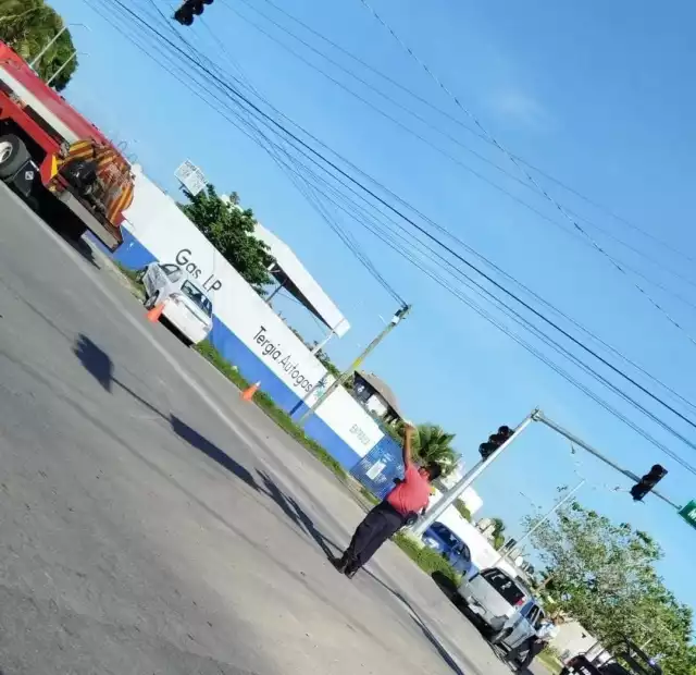 Reportan accidente vehicular en Avenida Maxuxac con Percacab