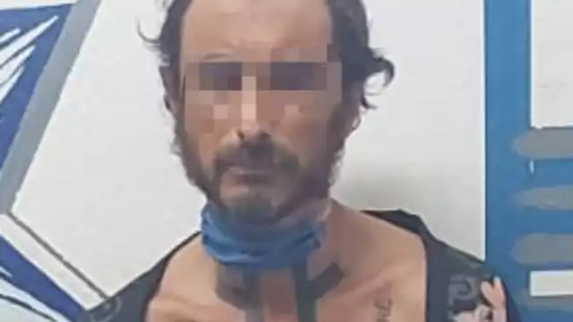 Antonio "N" de 49 años de edad, originario de Italia; se le encontró entre sus pertenencias un recipiente que contenía polvo blanco