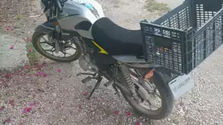 Propietario regresa a pie tras el robo de su motocicleta en Escárcega