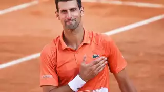 El serbio avanzó a los cuartos de final del Masters 1000 de Roma, luego de vencer al suizo por doble 6-2