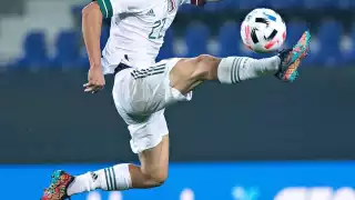 Chuky Lozano será sometido a una valoración exhaustiva para descartar que haya sufrido de un accidente grave que pueda afectar su salud y su carrera