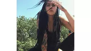 Nacida en Isla Mujeres en 1995, Dagga ha experimentado con su voz durante varios años para encontrar el estilo que la caracteriza