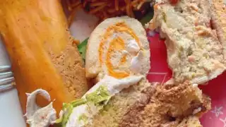 EL platillo de fiesta está integrados pequeñas porciones de comida