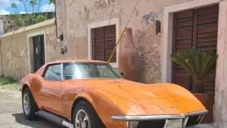 Captan auto de lujo estacionado en el Centro de Mérida: FOTOS