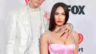 La actriz Megan Fox señalo en su publicación que ella y el músico de 31 años "bebieron la sangre del otro" después de que ella aceptó su propuesta