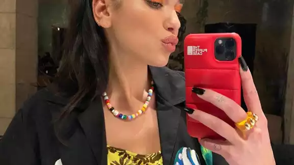 La famosa decidió deleitar a sus seguidores con un diminuto bikini, con el que decidió terminar este año de éxitos para ella