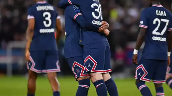 El conjunto parisino levantó el décimo título de liga en su historia El conjunto parisino levantó el décimo título de liga en su historia