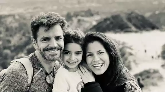 Aitana Derbez es la primera hija del matrimonio entre Eugenio y Alessandra, aunque es la cuarta hija del comediante Aitana Derbez es la primera hija del matrimonio entre Eugenio y Alessandra, aunque es la cuarta hija del comediante