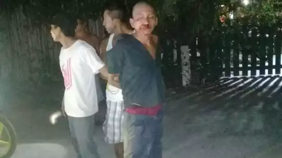 Los detenidos fueron golpeados por vecinos de la comunidad. Foto: Por Esto! Los detenidos fueron golpeados por vecinos de la comunidad. Foto: Por Esto!