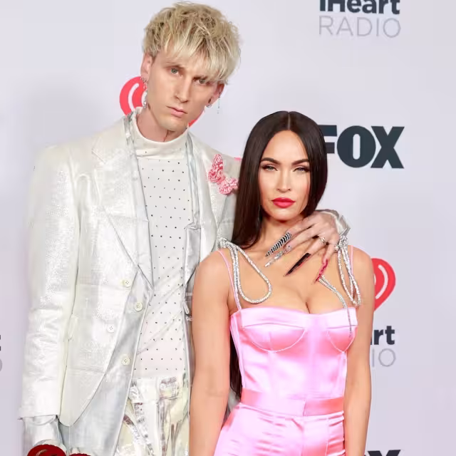 La actriz Megan Fox señalo en su publicación que ella y el músico de 31 años "bebieron la sangre del otro" después de que ella aceptó su propuesta