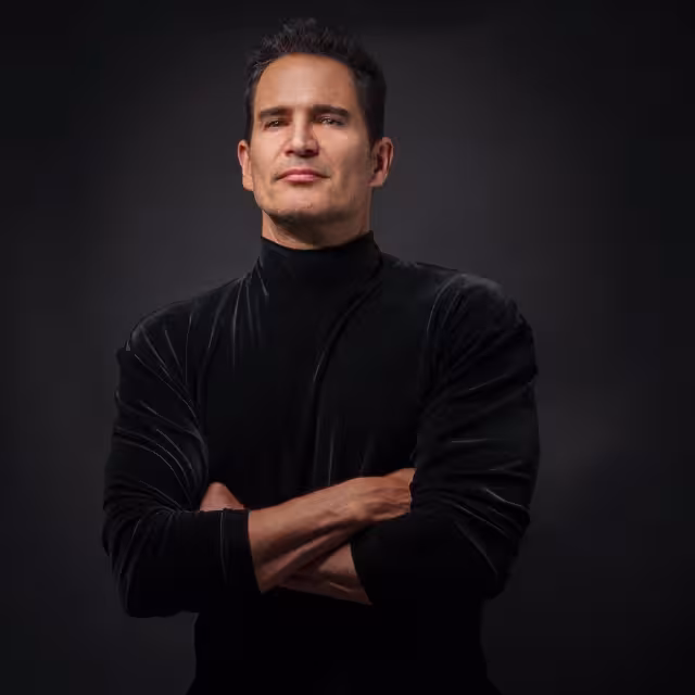 El actor señaló que le toca trabajar doble para recuperar lo robado