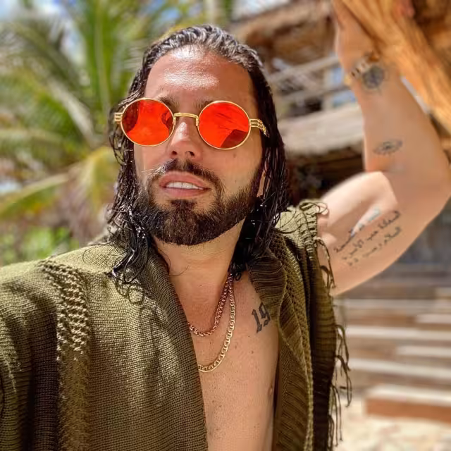 Poncho De Nigris se encuentra hospedado en el "Papaya Playa Project" de Tulum